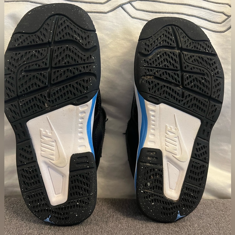 Nike kids Jordan Stay Loyal 3 flight sneaker/ Velcro closure/excellent condition - Picture 5 of 5